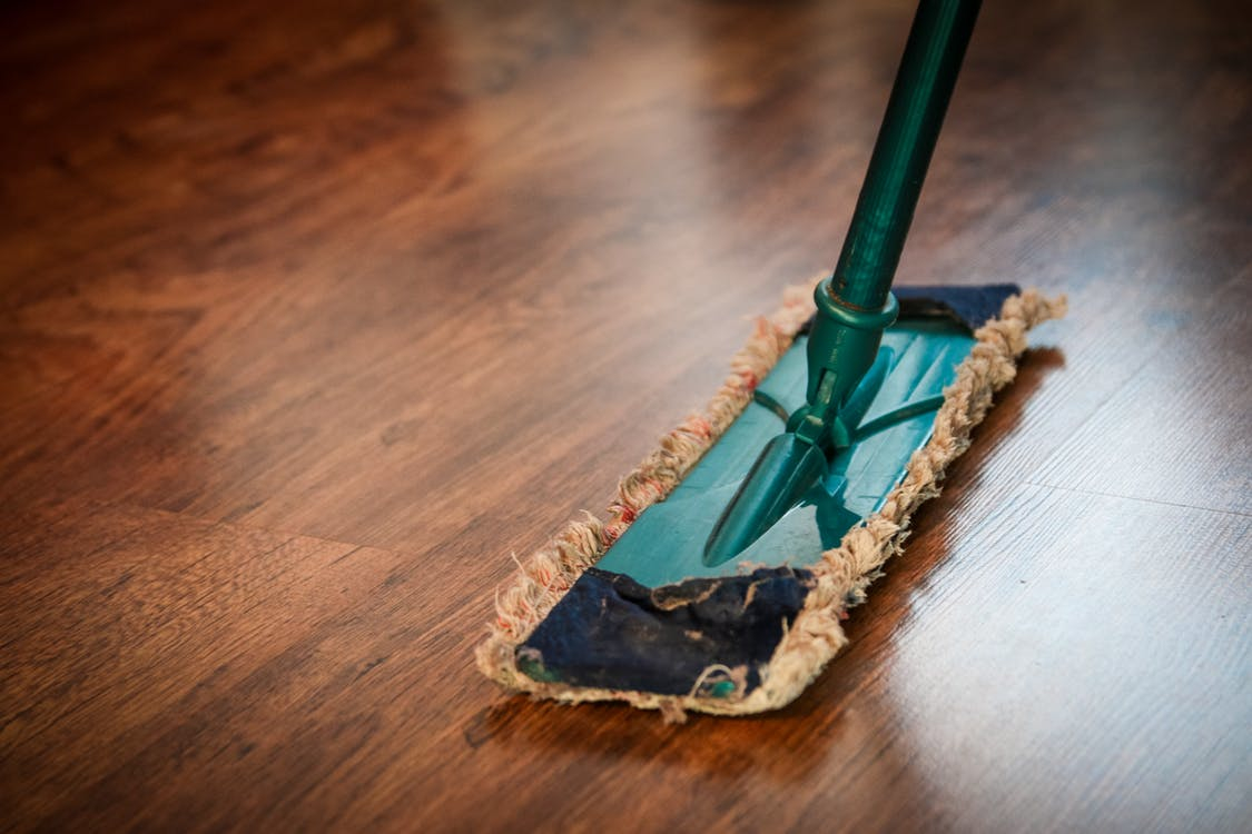 Jak szybko posprzątać mieszkanie gdy nie sprzątasz na bieżąco?