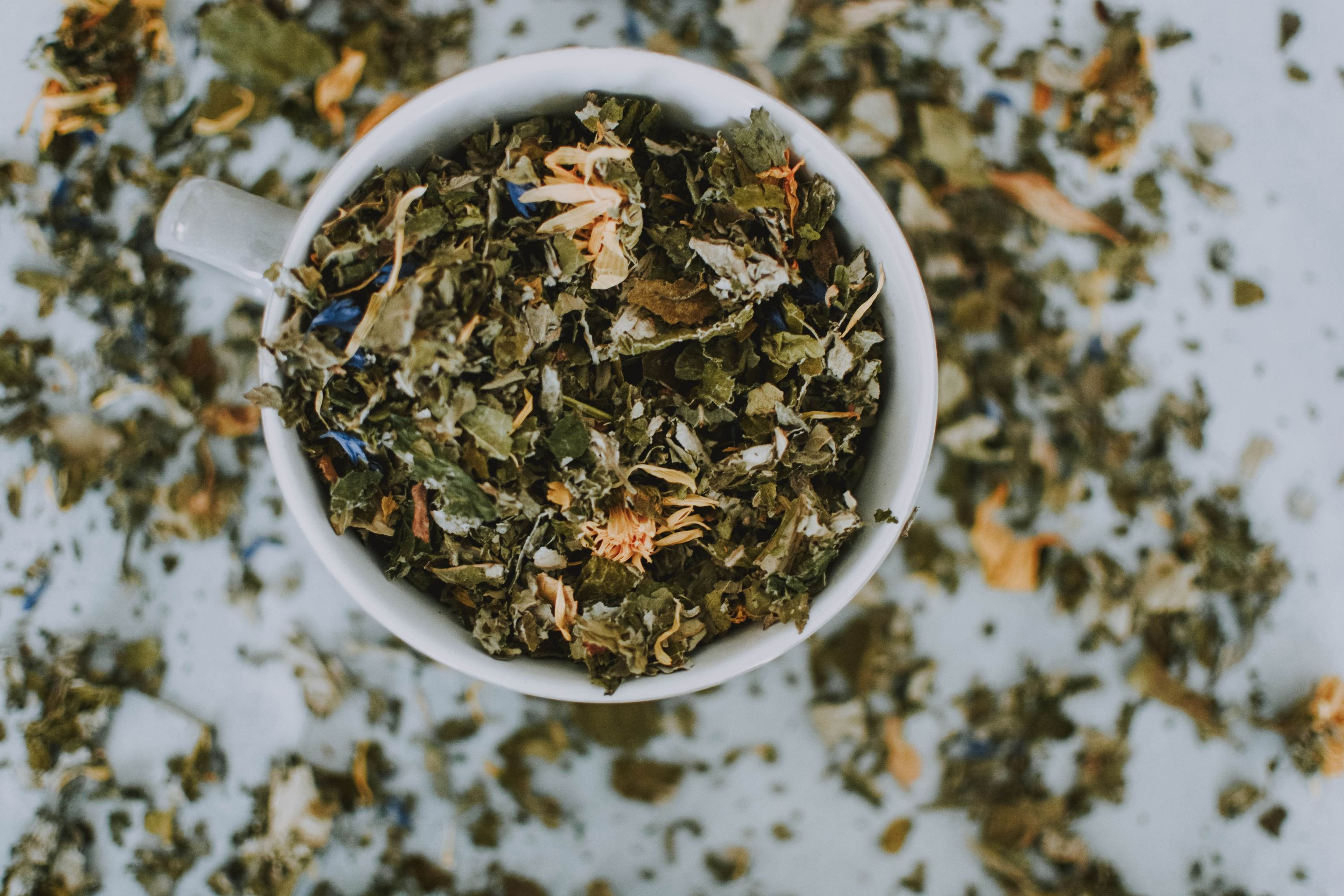 Ziołowe herbatki na problemy z trawieniem