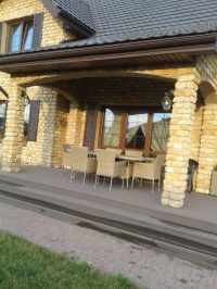 Kamień elewacyjny z piaskowca – naturalne płytki na elewacje i ściany